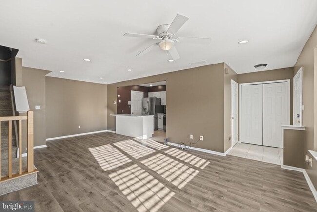 property at 4702 Grenwich Ln