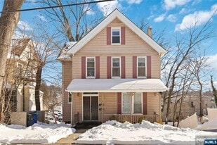 87 James St in Englewood, NJ - Building Photo