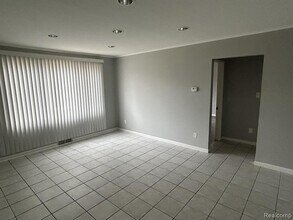 12871 Saratoga St in Oak Park, MI - Building Photo - Building Photo