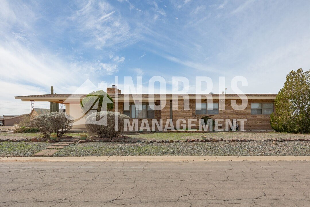 15902 S Cherry Hills Dr in Arizona City, AZ - Building Photo