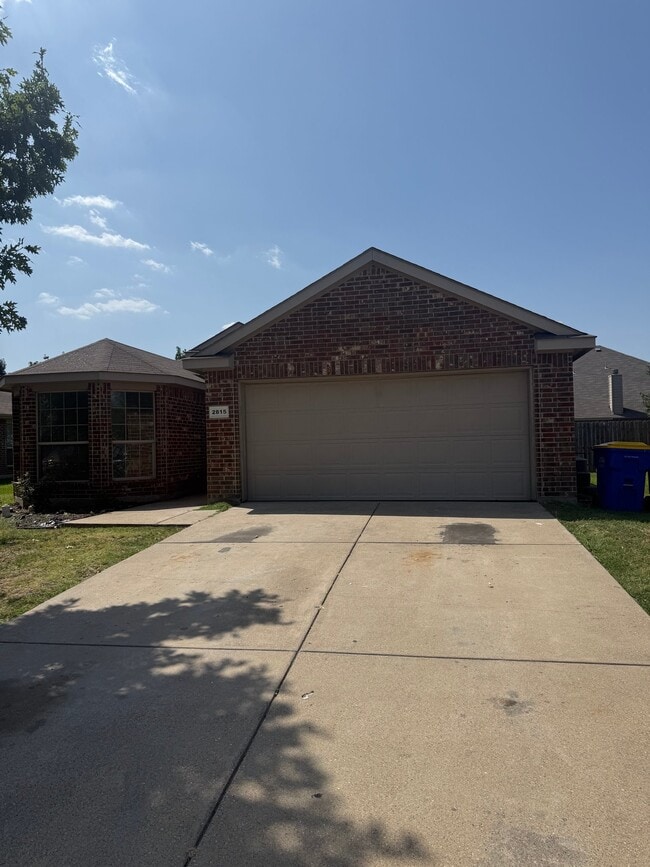 property at 2815 Briarbrook Dr