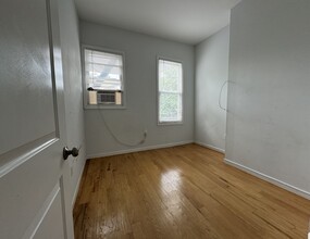 21 Greenville Ave, Unit 2 in Jersey City, NJ - Building Photo - Building Photo