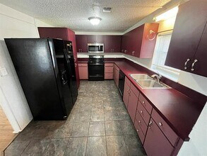 923 N 9th St in Midlothian, TX - Building Photo - Building Photo