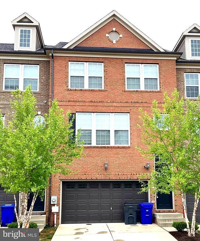 property at 2727 Golden Gate Pl