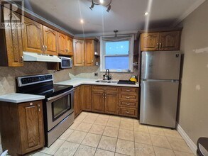 164 Central Park Blvd S in Oshawa, ON - Building Photo - Building Photo