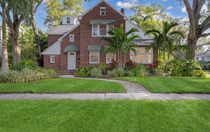 555 18th Ave NE in St. Petersburg, FL - Building Photo