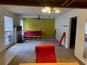 2401 Sycamore Ave in Huntsville, TX - Building Photo - Building Photo
