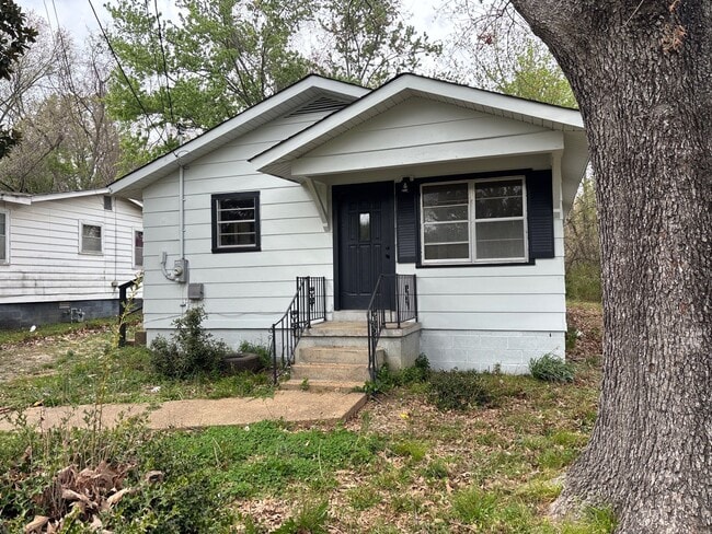 property at 916 Greenwood St