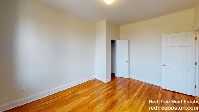 1845 Commonwealth Ave, Unit 14 in Boston, MA - Foto de edificio - Building Photo