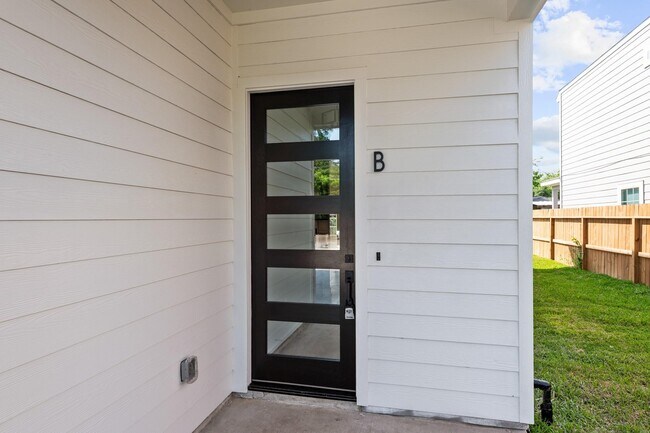 969 Reverend B J Lewis Dr in Houston, TX - Foto de edificio - Building Photo