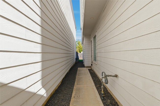 property at 819 W 19th St