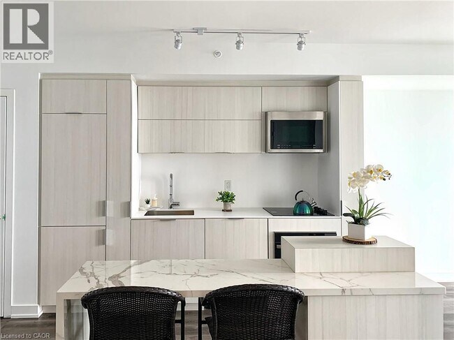 370 Martha St in Burlington, ON - Building Photo - Building Photo