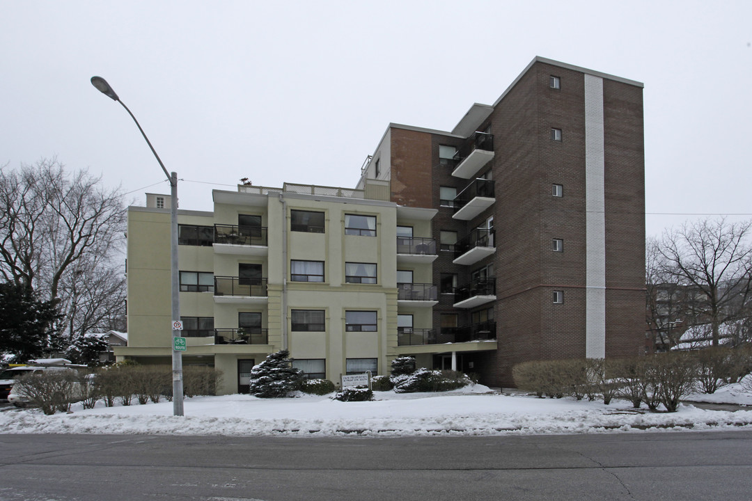 36 Front St in Mississauga, ON - Building Photo