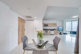 350 S Miami Ave, Unit 3408 in Miami, FL - Building Photo - Building Photo