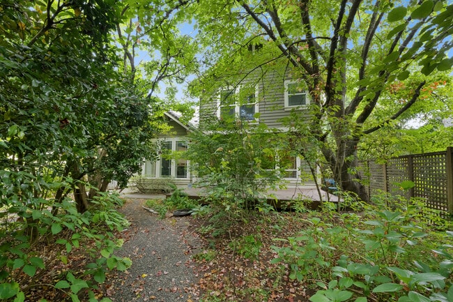 2511 SE 58th Ave in Portland, OR - Building Photo - Building Photo