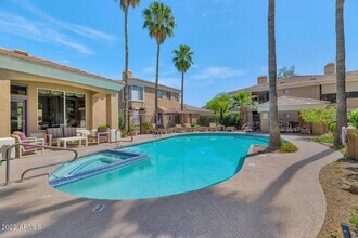 1411 E Orangewood Ave, Unit 107 in Phoenix, AZ - Building Photo - Building Photo