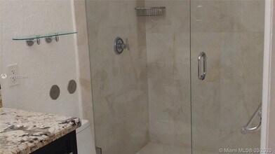 15551 SW 104th Terrace-Unit -813 in Miami, FL - Foto de edificio - Building Photo