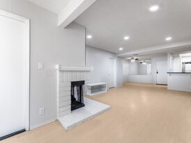 7800 Topanga Canyon Blvd in Los Angeles, CA - Building Photo