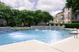 Mansions in the Park in Baton Rouge, LA - Building Photo - Building Photo