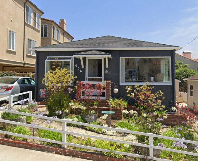 636 10th St in Hermosa Beach, CA - Building Photo