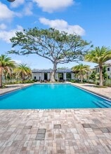 250 W Hidden Valley Blvd in Boca Raton, FL - Foto de edificio - Building Photo