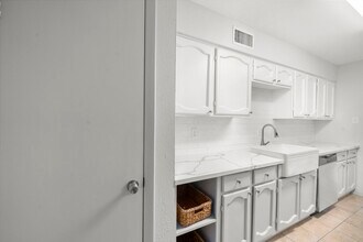 7847 Green Lawn Dr in Houston, TX - Building Photo - Building Photo