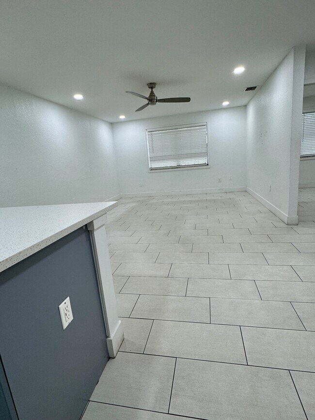 17255 SW 95th Ave, Unit J226 in Palmetto Bay, FL - Building Photo - Building Photo
