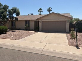907 W Marlboro Cir in Chandler, AZ - Building Photo