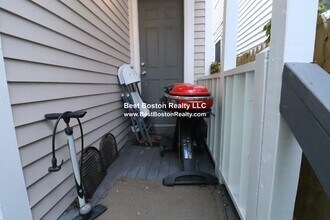 429 Franklin St, Unit 1R in Cambridge, MA - Building Photo - Building Photo