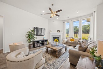 12329 Mesa Verde Dr in Austin, TX - Foto de edificio - Building Photo
