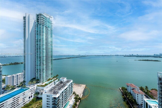 460 NE 28th St in Miami, FL - Building Photo - Building Photo