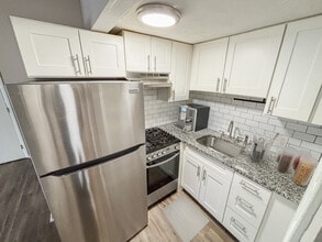 Robin's Nest Apartments in North Randall, OH - Building Photo - Building Photo