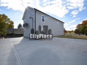 2801 E Riverside Dr in Indianapolis, IN - Building Photo - Building Photo