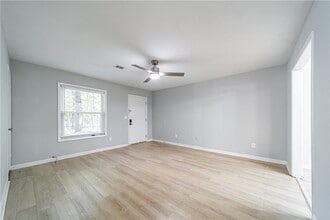 690 Bellemeade Dr SW in Marietta, GA - Building Photo - Building Photo