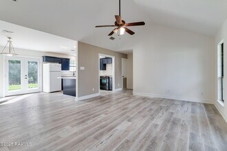 147 Oak Crest Dr in Lafayette, LA - Building Photo - Building Photo