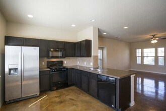 4506 Truth Wy in Austin, TX - Foto de edificio - Building Photo