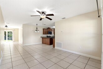 125 W 5th St in Chuluota, FL - Building Photo - Building Photo