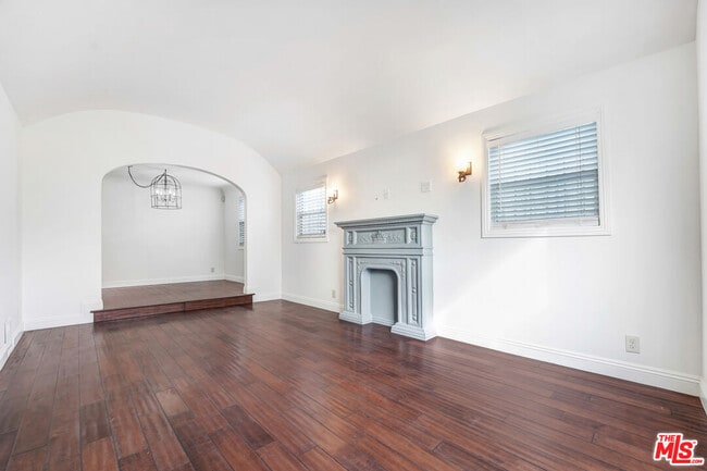 2315 Cochran Ave in Los Angeles, CA - Building Photo - Building Photo