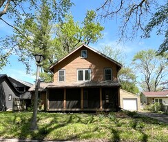 506 S Poplar St in Urbana, IL - Building Photo