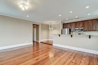 109 E Oglethorpe Ave in Savannah, GA - Building Photo - Building Photo