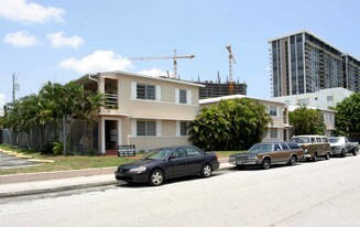 421 NE 35th St in Miami, FL - Building Photo