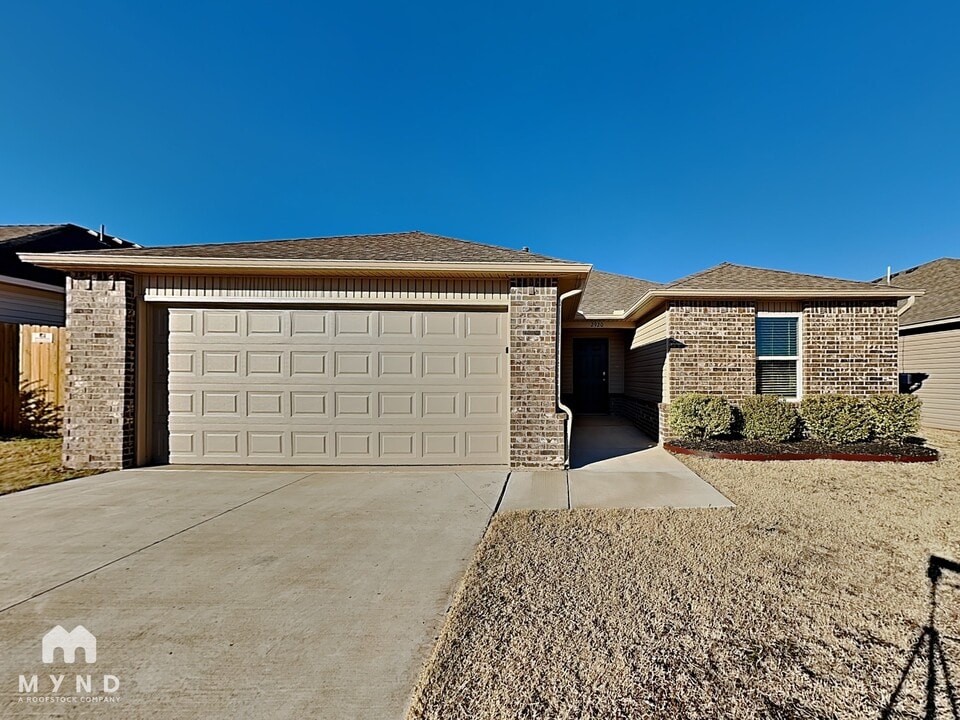 2920 Russel Road in Chickasha, OK - Building Photo