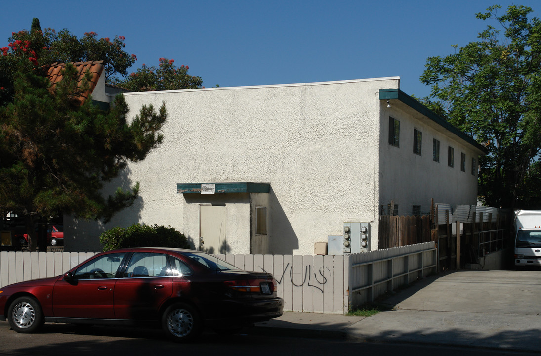 122 S Anza St in El Cajon, CA - Building Photo