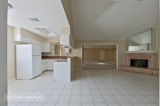 12006 Pompton Dr in Houston, TX - Foto de edificio - Building Photo