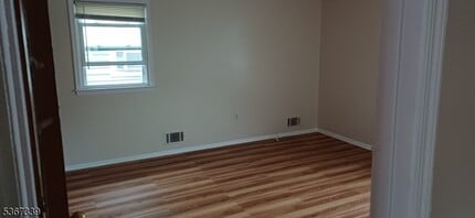 39 Young Ave in Hillside, NJ - Building Photo - Building Photo