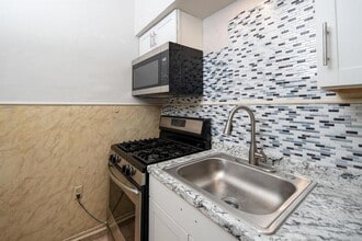 53 Main St in Cohoes, NY - Foto de edificio - Building Photo