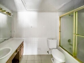 2826 S Bartell Dr in Houston, TX - Building Photo - Building Photo