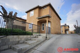 1608 Lincoln St in Bakersfield, CA - Building Photo