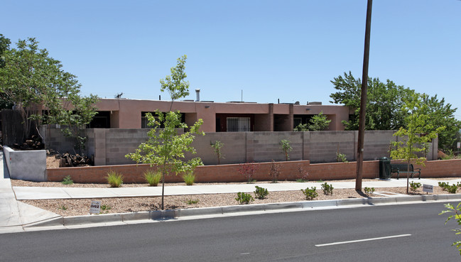 1300 Lead Ave SE in Albuquerque, NM - Foto de edificio - Building Photo