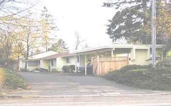 Courtney Road Townhomes in Milwaukie, OR - Foto de edificio - Building Photo